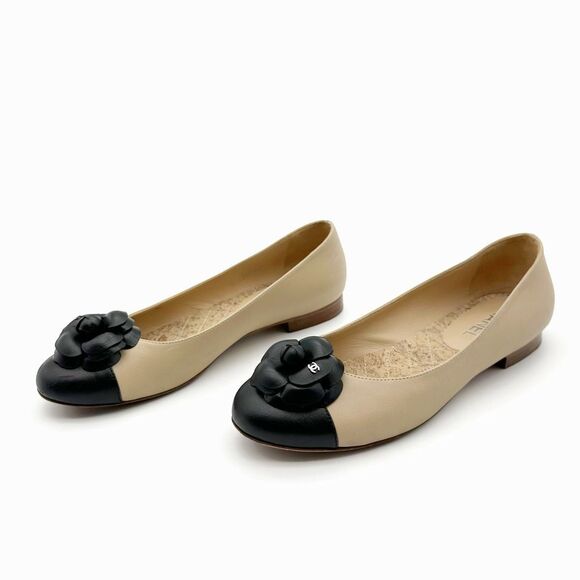 CHANEL Camelia Ballet Flat Size 38.5 CC Logo Leather Flower Round Toe Black Tan - Picture 13 of 14